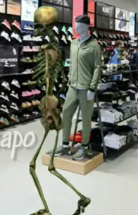 File:EsqueletoGoesToFootLocker.png